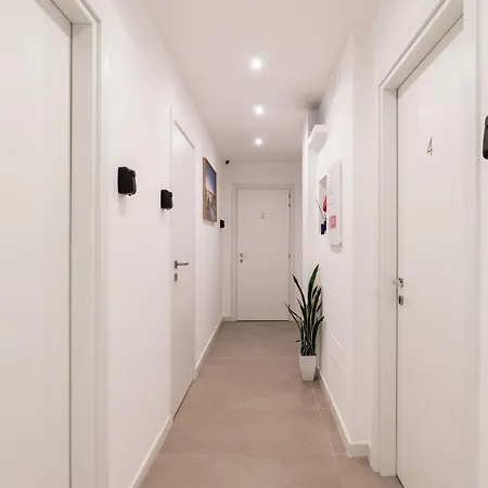 Barirooms - Crisanzio 3* باري